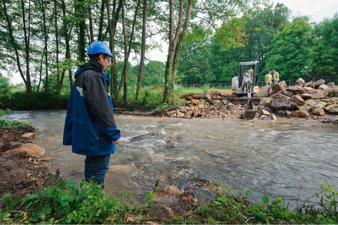 Travaux réalisés en bord de rivière.