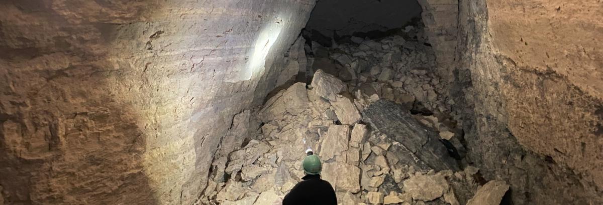 Photo d’effondrement d’une cavité souterraine dans une ancienne carrière de gypse à Gagny (93).