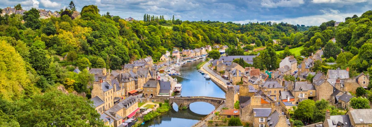 Photo d’un village du Cantal à potentiel radon significatif.